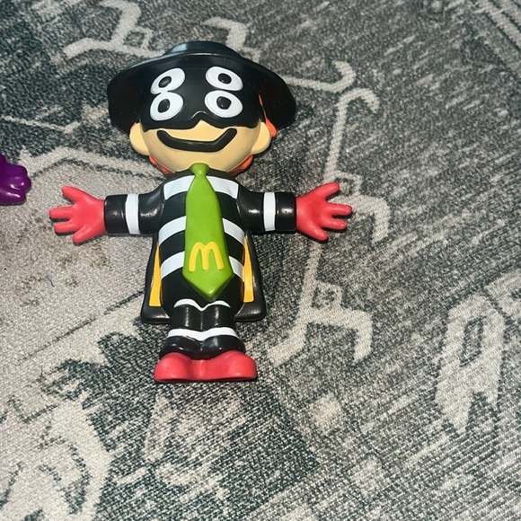 McDonald's Cactus Jack Purple and Black Action Figures Playset - Picture 4 of 6